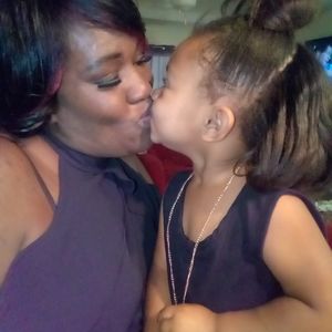 Meet your Posher, Candi e